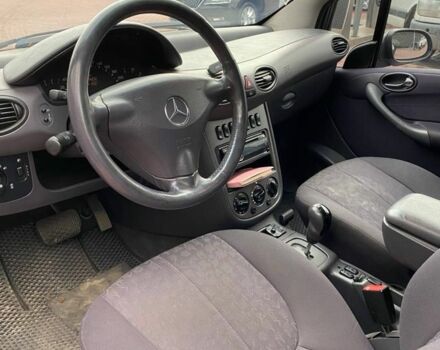 Серый Мерседес А класс, объемом двигателя 1.7 л и пробегом 315 тыс. км за 4000 $, фото 6 на Automoto.ua