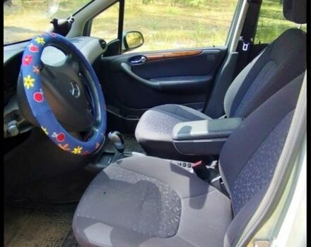 Серый Мерседес А класс, объемом двигателя 1.6 л и пробегом 172 тыс. км за 4000 $, фото 5 на Automoto.ua