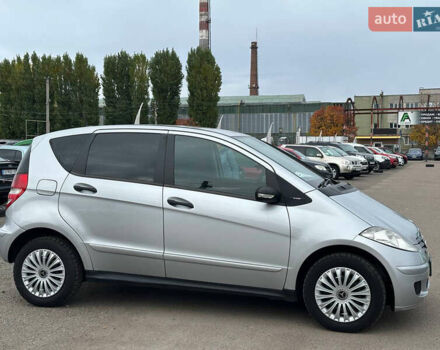 Мерседес А класс 2005 в Черкассах на Automoto.ua Серый Мерседес А класс, объемом двигателя 2 л и пробегом 214 тыс. км за 5800 $, фото 3 на Automoto.ua