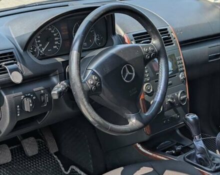 Серый Мерседес А класс, объемом двигателя 1.99 л и пробегом 300 тыс. км за 5000 $, фото 5 на Automoto.ua
