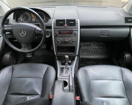 Серый Мерседес А класс, объемом двигателя 2 л и пробегом 235 тыс. км за 5650 $, фото 13 на Automoto.ua