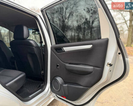 Серый Мерседес А класс, объемом двигателя 2 л и пробегом 187 тыс. км за 5500 $, фото 60 на Automoto.ua