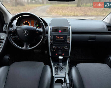 Серый Мерседес А класс, объемом двигателя 2 л и пробегом 187 тыс. км за 5500 $, фото 66 на Automoto.ua