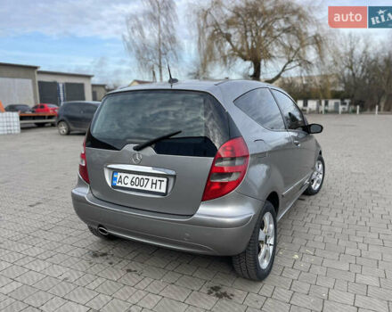 Сірий Мерседес А клас, об'ємом двигуна 2 л та пробігом 286 тис. км за 3600 $, фото 4 на Automoto.ua