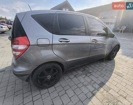 Серый Мерседес А класс, объемом двигателя 2 л и пробегом 192 тыс. км за 5299 $, фото 1 на Automoto.ua