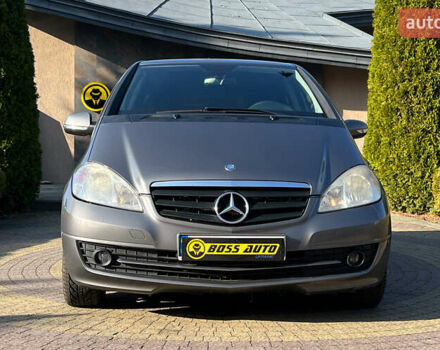 Серый Мерседес А класс, объемом двигателя 1.99 л и пробегом 225 тыс. км за 7999 $, фото 1 на Automoto.ua