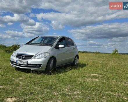 Серый Мерседес А класс, объемом двигателя 1.99 л и пробегом 215 тыс. км за 6000 $, фото 1 на Automoto.ua
