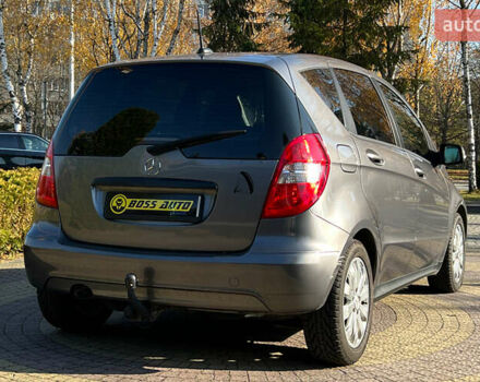 Серый Мерседес А класс, объемом двигателя 1.99 л и пробегом 225 тыс. км за 7999 $, фото 6 на Automoto.ua