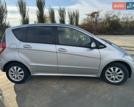 Сірий Мерседес А клас, об'ємом двигуна 1.99 л та пробігом 220 тис. км за 8599 $, фото 3 на Automoto.ua