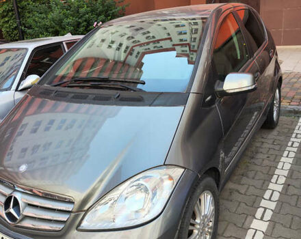 Мерседес А клас 2011 у Фастове на Automoto.ua Сірий Мерседес А клас, об'ємом двигуна 1.7 л та пробігом 82 тис. км за 7300 $, фото 1 на Automoto.ua