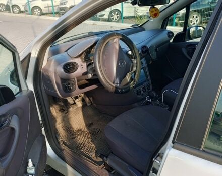 Серый Мерседес А класс, объемом двигателя 1.4 л и пробегом 300 тыс. км за 4050 $, фото 3 на Automoto.ua