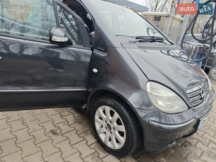 Серый Мерседес А класс, объемом двигателя 1.4 л и пробегом 250 тыс. км за 3500 $, фото 1 на Automoto.ua