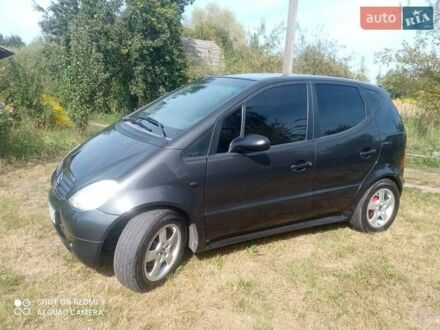 Серый Мерседес А класс, объемом двигателя 1.4 л и пробегом 134 тыс. км за 2600 $, фото 1 на Automoto.ua