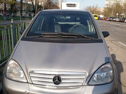 Мерседес А клас 2000 у Києві на Automoto.ua Сірий Мерседес А клас, об'ємом двигуна 1.6 л та пробігом 224 тис. км за 4000 $, фото 1 на Automoto.ua