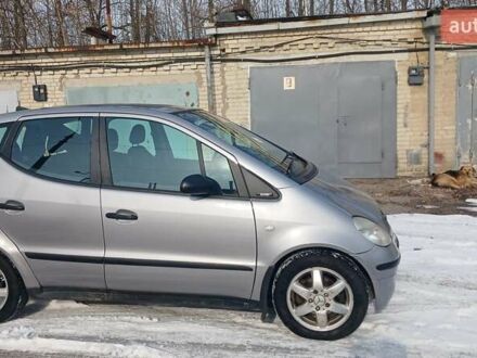 Мерседес А класс 2000 в Сумах на Automoto.ua Серый Мерседес А класс, объемом двигателя 1.4 л и пробегом 229 тыс. км за 3700 $, фото 1 на Automoto.ua