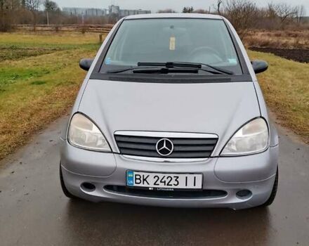 Серый Мерседес А класс, объемом двигателя 1.6 л и пробегом 157 тыс. км за 3200 $, фото 1 на Automoto.ua