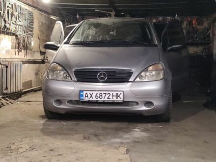 Серый Мерседес А класс, объемом двигателя 1.4 л и пробегом 190 тыс. км за 2600 $, фото 1 на Automoto.ua