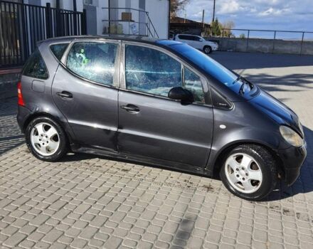 Серый Мерседес А класс, объемом двигателя 1.6 л и пробегом 315 тыс. км за 2600 $, фото 1 на Automoto.ua