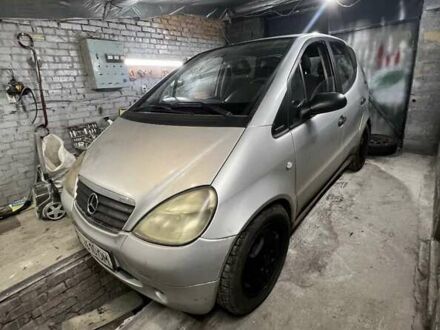 Сірий Мерседес А клас, об'ємом двигуна 1.7 л та пробігом 300 тис. км за 2000 $, фото 1 на Automoto.ua