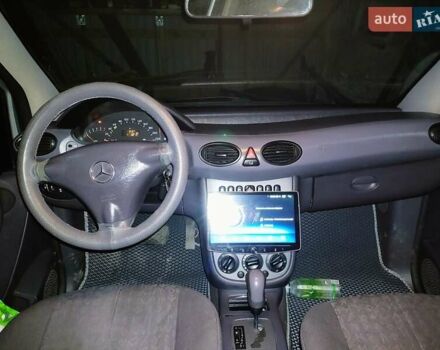 Серый Мерседес А класс, объемом двигателя 1.4 л и пробегом 220 тыс. км за 3800 $, фото 1 на Automoto.ua