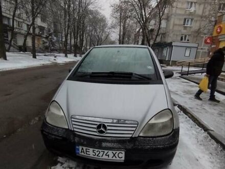 Серый Мерседес А класс, объемом двигателя 1.4 л и пробегом 214 тыс. км за 2200 $, фото 1 на Automoto.ua