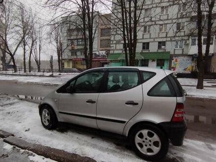 Серый Мерседес А класс, объемом двигателя 1.4 л и пробегом 212 тыс. км за 2900 $, фото 1 на Automoto.ua