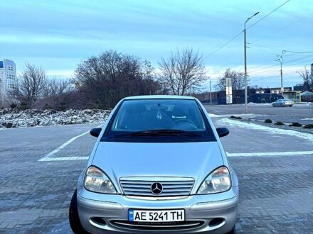 Сірий Мерседес А клас, об'ємом двигуна 2 л та пробігом 261 тис. км за 2800 $, фото 1 на Automoto.ua