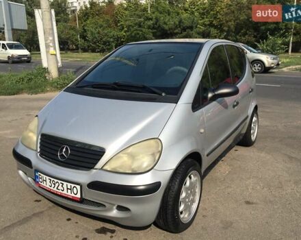 Серый Мерседес А класс, объемом двигателя 1.4 л и пробегом 220 тыс. км за 3000 $, фото 1 на Automoto.ua