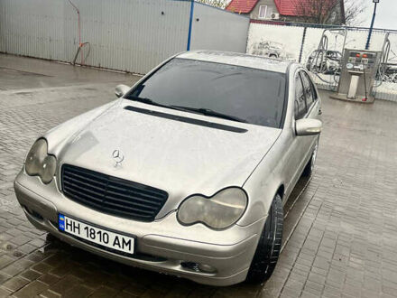 Серый Мерседес А класс, объемом двигателя 2.02 л и пробегом 300 тыс. км за 5200 $, фото 1 на Automoto.ua