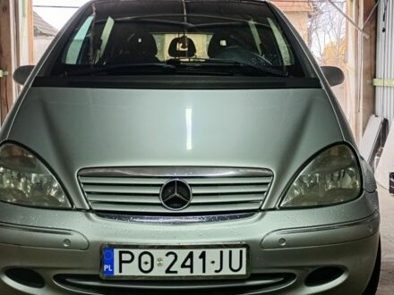 Серый Мерседес А класс, объемом двигателя 1 л и пробегом 157 тыс. км за 2000 $, фото 1 на Automoto.ua