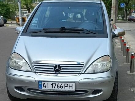 Серый Мерседес А класс, объемом двигателя 1.7 л и пробегом 260 тыс. км за 3950 $, фото 1 на Automoto.ua