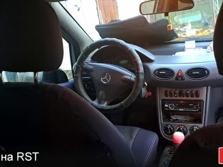 Серый Мерседес А класс, объемом двигателя 1.4 л и пробегом 200 тыс. км за 3000 $, фото 1 на Automoto.ua