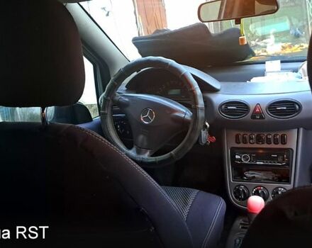 Серый Мерседес А класс, объемом двигателя 1.4 л и пробегом 200 тыс. км за 3000 $, фото 1 на Automoto.ua