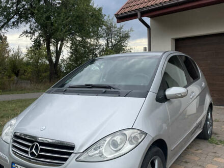 Серый Мерседес А класс, объемом двигателя 2 л и пробегом 284 тыс. км за 4800 $, фото 1 на Automoto.ua