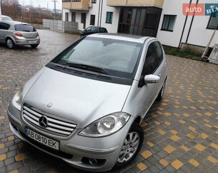 Серый Мерседес А класс, объемом двигателя 1.99 л и пробегом 240 тыс. км за 5000 $, фото 1 на Automoto.ua