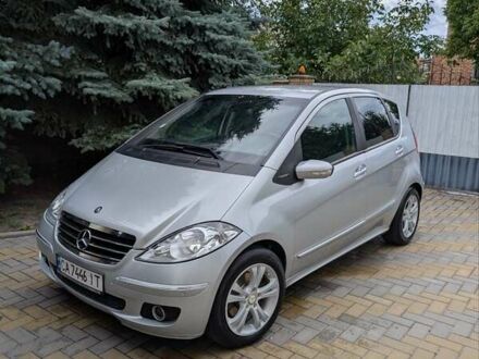 Серый Мерседес А класс, объемом двигателя 1.99 л и пробегом 300 тыс. км за 5000 $, фото 1 на Automoto.ua