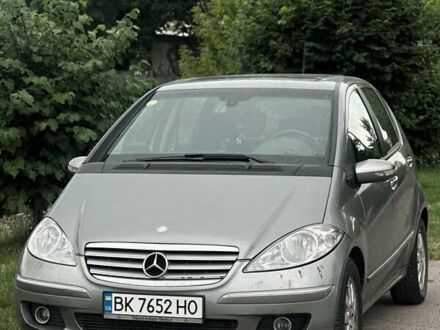 Мерседес А класс 2006 в Костополе на Automoto.ua Серый Мерседес А класс, объемом двигателя 2 л и пробегом 370 тыс. км за 3800 $, фото 1 на Automoto.ua