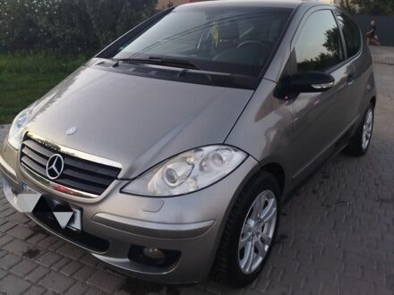 Сірий Мерседес А клас, об'ємом двигуна 2 л та пробігом 286 тис. км за 6300 $, фото 1 на Automoto.ua