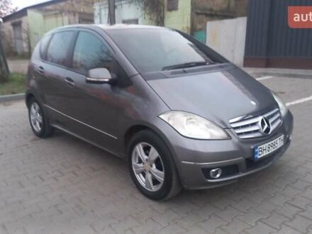 Серый Мерседес А класс, объемом двигателя 1.99 л и пробегом 258 тыс. км за 5250 $, фото 1 на Automoto.ua