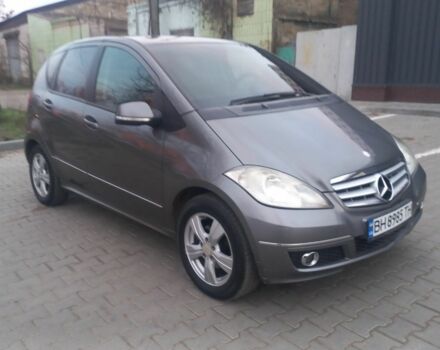 Серый Мерседес А класс, объемом двигателя 2 л и пробегом 258 тыс. км за 5250 $, фото 1 на Automoto.ua