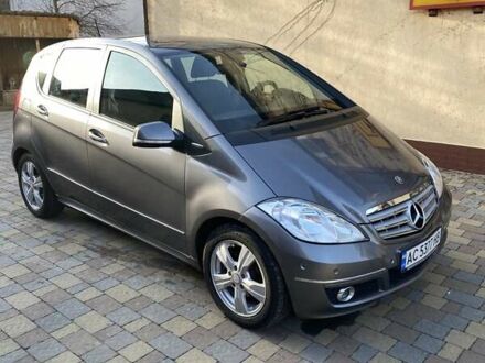 Сірий Мерседес А клас, об'ємом двигуна 1.99 л та пробігом 141 тис. км за 8200 $, фото 1 на Automoto.ua