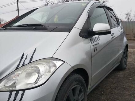 Мерседес А класс 2009 в Броварах на Automoto.ua Серый Мерседес А класс, объемом двигателя 2 л и пробегом 279 тыс. км за 5500 $, фото 1 на Automoto.ua