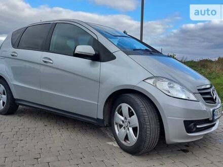 Серый Мерседес А класс, объемом двигателя 1.99 л и пробегом 215 тыс. км за 6000 $, фото 1 на Automoto.ua