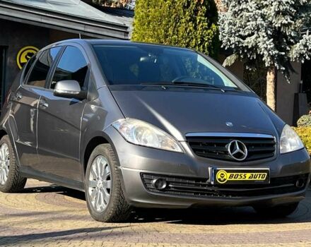 Серый Мерседес А класс, объемом двигателя 2 л и пробегом 225 тыс. км за 7999 $, фото 1 на Automoto.ua