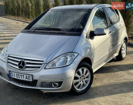 Серый Мерседес А класс, объемом двигателя 1.99 л и пробегом 220 тыс. км за 8599 $, фото 1 на Automoto.ua