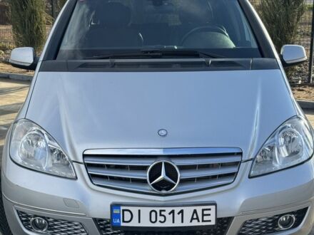 Серый Мерседес А класс, объемом двигателя 2 л и пробегом 200 тыс. км за 8700 $, фото 1 на Automoto.ua