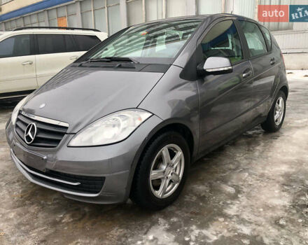 Серый Мерседес А класс, объемом двигателя 1.6 л и пробегом 200 тыс. км за 7500 $, фото 1 на Automoto.ua