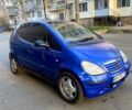 Синий Мерседес А класс, объемом двигателя 1.7 л и пробегом 200 тыс. км за 3200 $, фото 1 на Automoto.ua