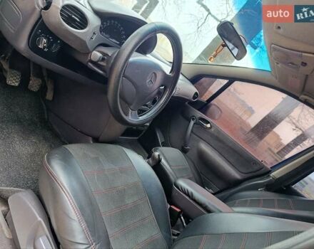 Синий Мерседес А класс, объемом двигателя 1.9 л и пробегом 200 тыс. км за 2000 $, фото 5 на Automoto.ua