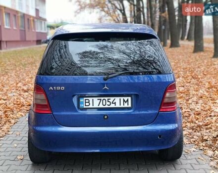 Синий Мерседес А класс, объемом двигателя 1.9 л и пробегом 200 тыс. км за 2000 $, фото 1 на Automoto.ua